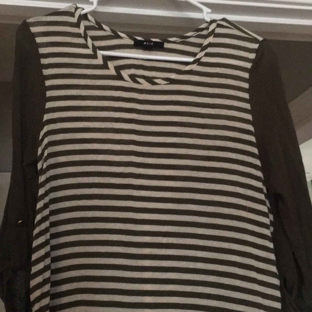 🌻 4/$20 sale 🌻 Mine top size medium